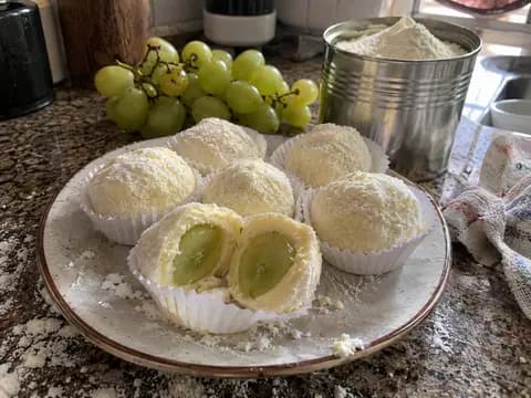 Bombom de Uva com Leite Ninho