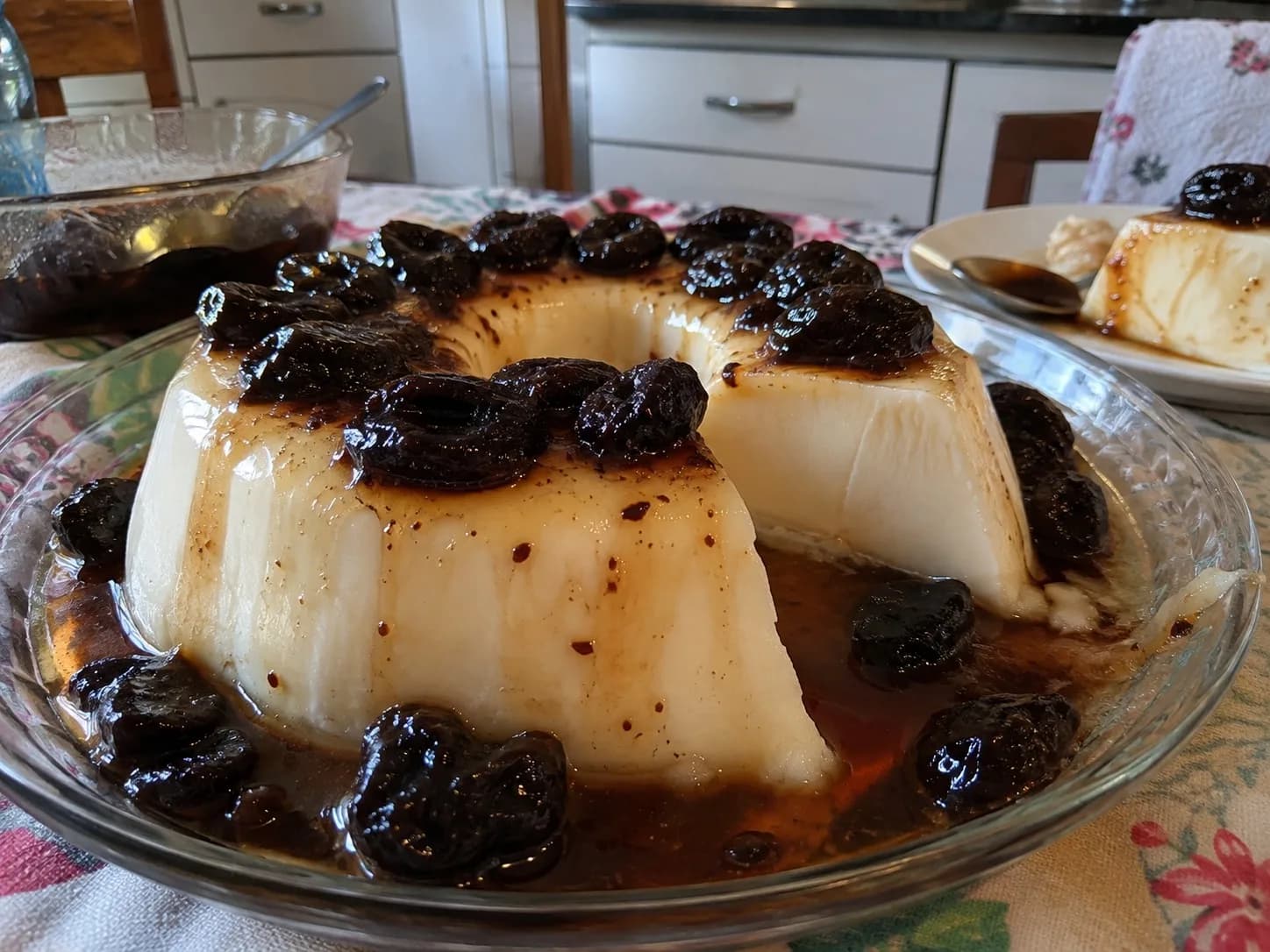 Manjar de Coco com Calda de Ameixa